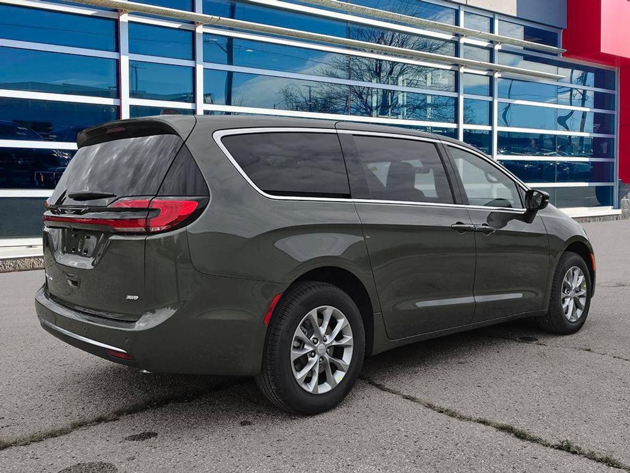 2027 Chrysler Pacifica Select | V6 | Leather Seats |Remote start | Photo