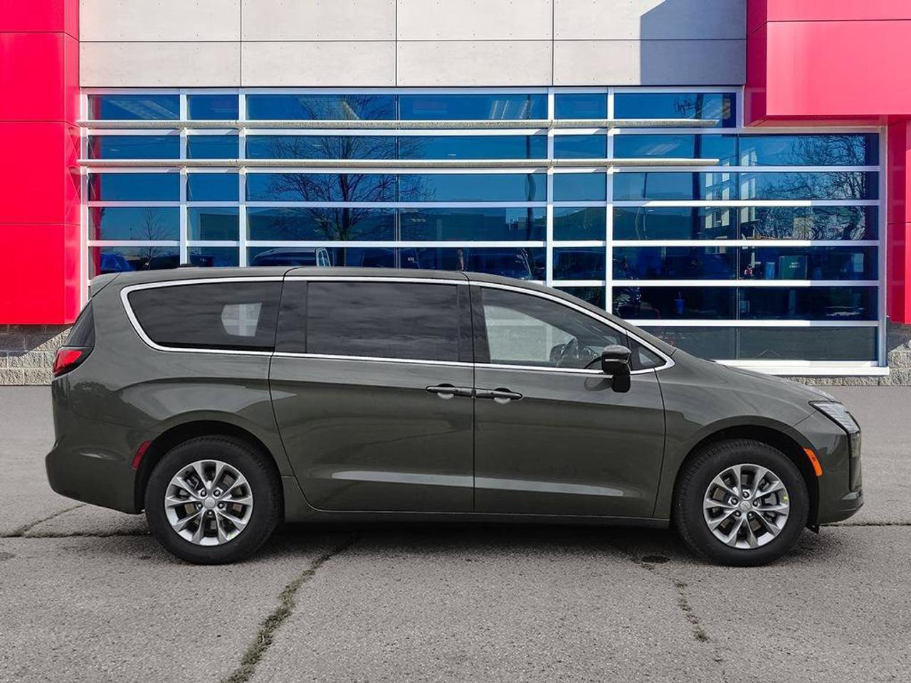 2027 Chrysler Pacifica Select | V6 | Leather Seats |Remote start | Photo