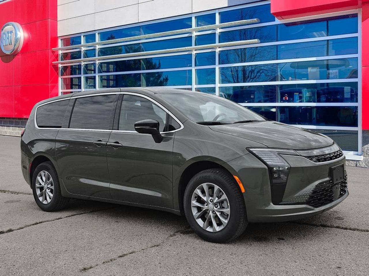 2027 Chrysler Pacifica Select | V6 | Leather Seats |Remote start | Photo