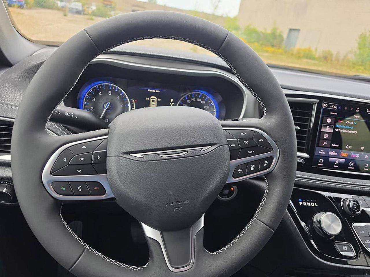 2027 Chrysler Pacifica Select | V6 | Leather Seats |Remote start | Photo