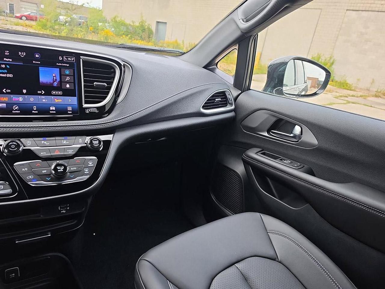 2027 Chrysler Pacifica Select | V6 | Leather Seats |Remote start | Photo