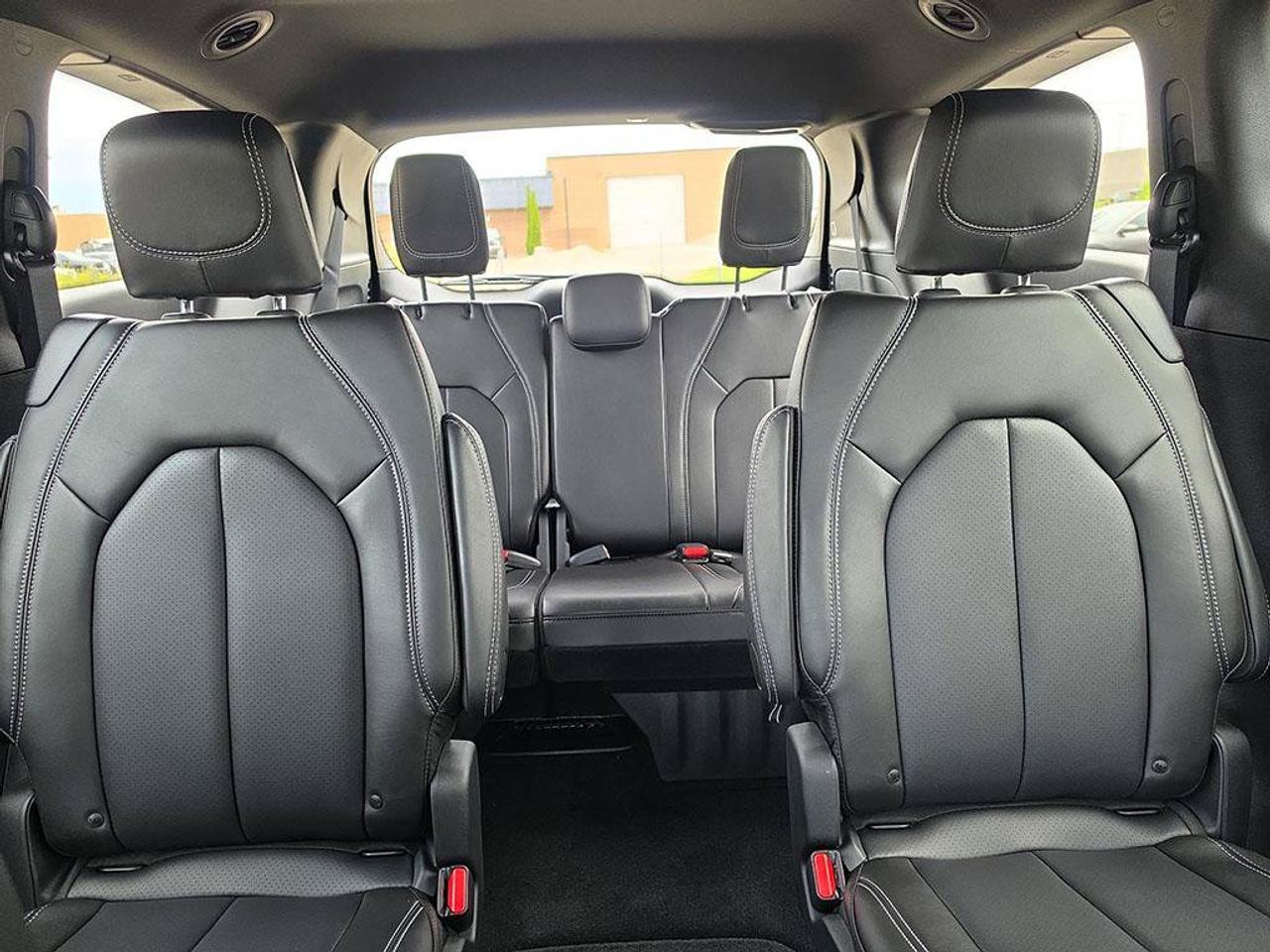 2027 Chrysler Pacifica Select | V6 | Leather Seats |Remote start | Photo