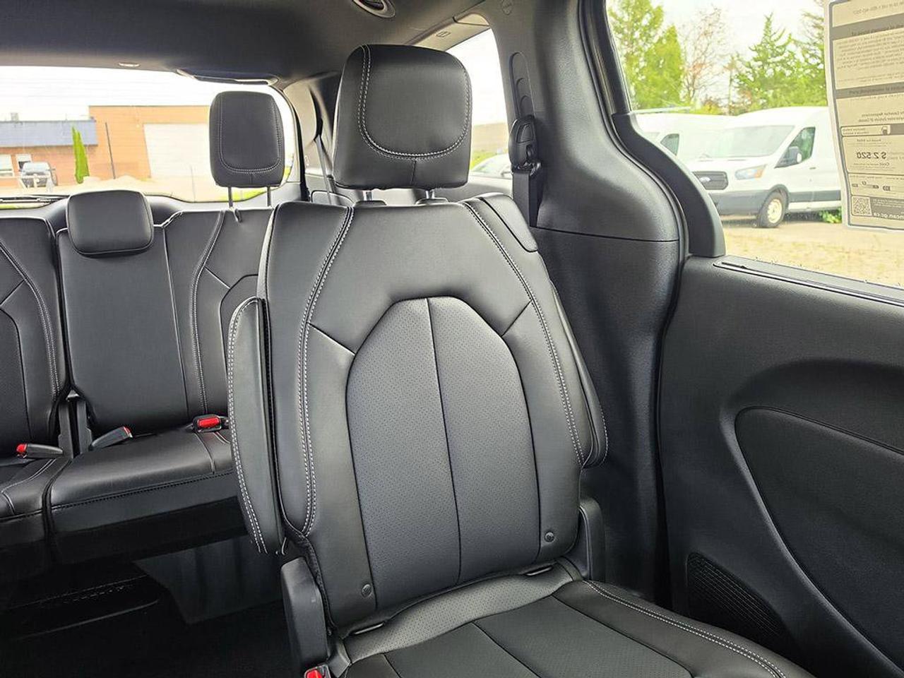 2027 Chrysler Pacifica Select | V6 | Leather Seats |Remote start | Photo