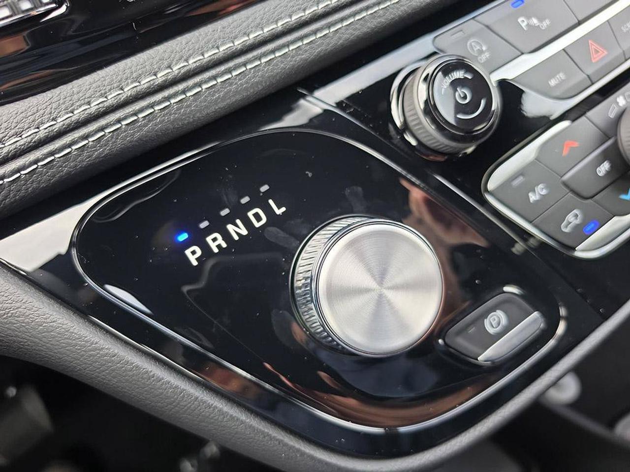 2027 Chrysler Pacifica Select | V6 | Leather Seats |Remote start | Photo