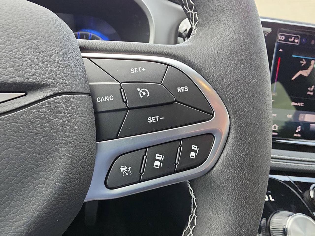 2027 Chrysler Pacifica Select | V6 | Leather Seats |Remote start | Photo