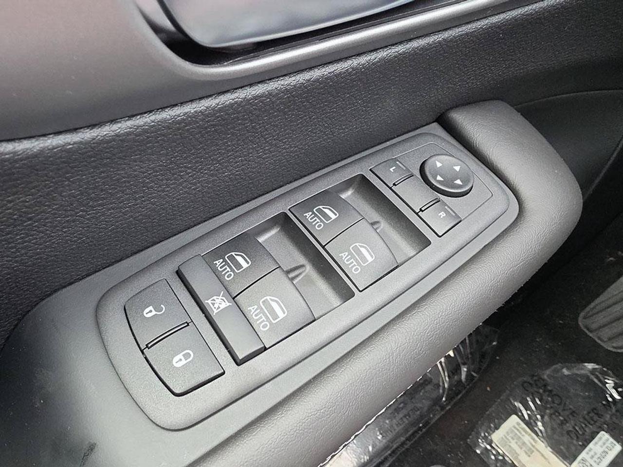 2027 Chrysler Pacifica Select | V6 | Leather Seats |Remote start | Photo