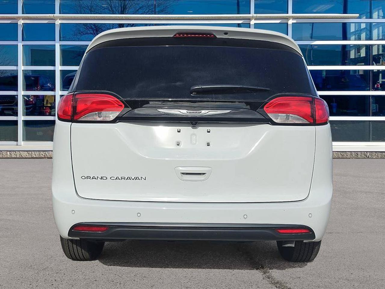 2027 Chrysler Grand Caravan SXT/POWER SLIDDING DOORS/ REMOTE START/HEATED SEATS AND STEERING WHEEL/ Photo