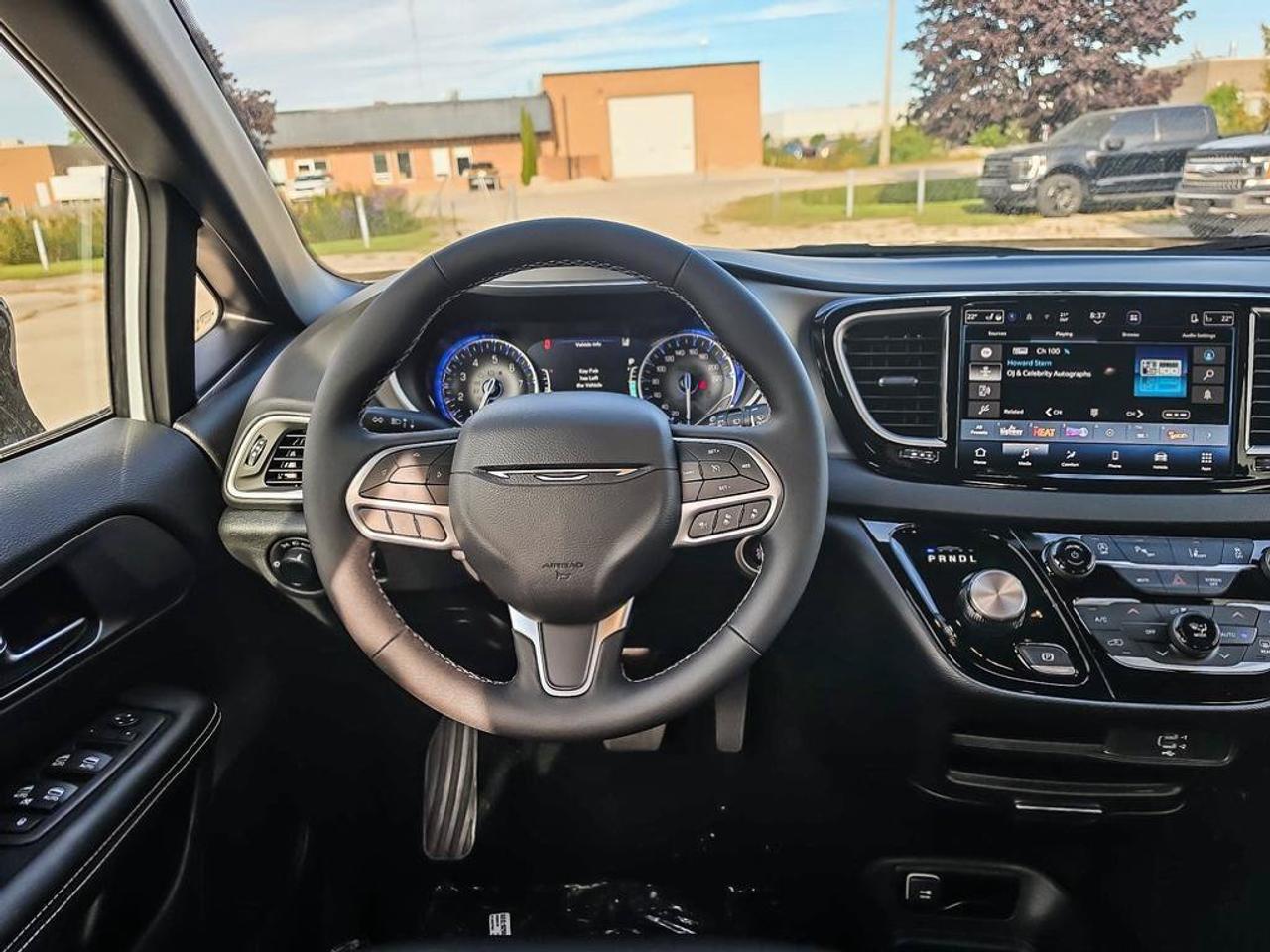 2027 Chrysler Grand Caravan SXT/POWER SLIDDING DOORS/ REMOTE START/HEATED SEATS AND STEERING WHEEL/ Photo