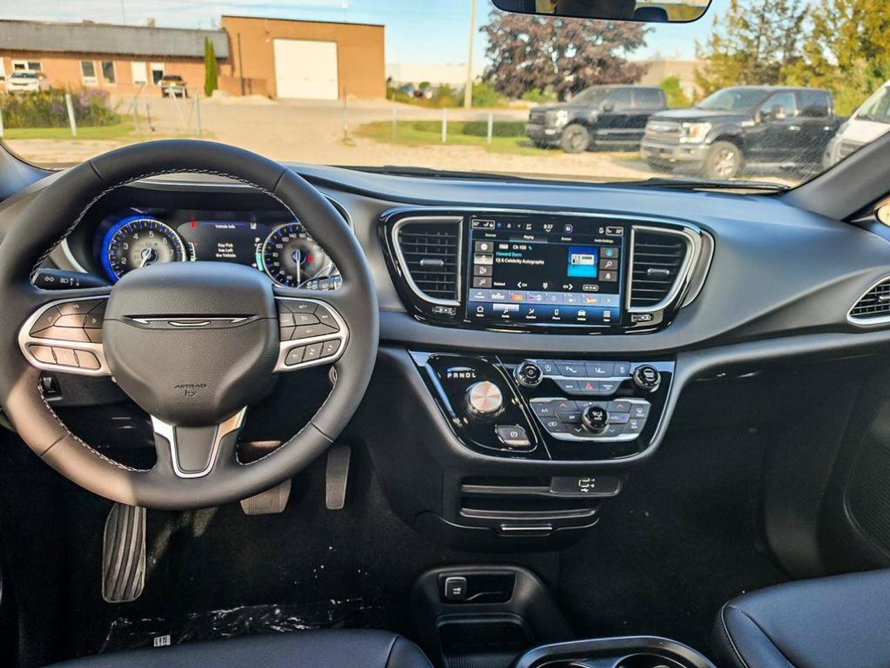 2027 Chrysler Grand Caravan SXT/POWER SLIDDING DOORS/ REMOTE START/HEATED SEATS AND STEERING WHEEL/ Photo