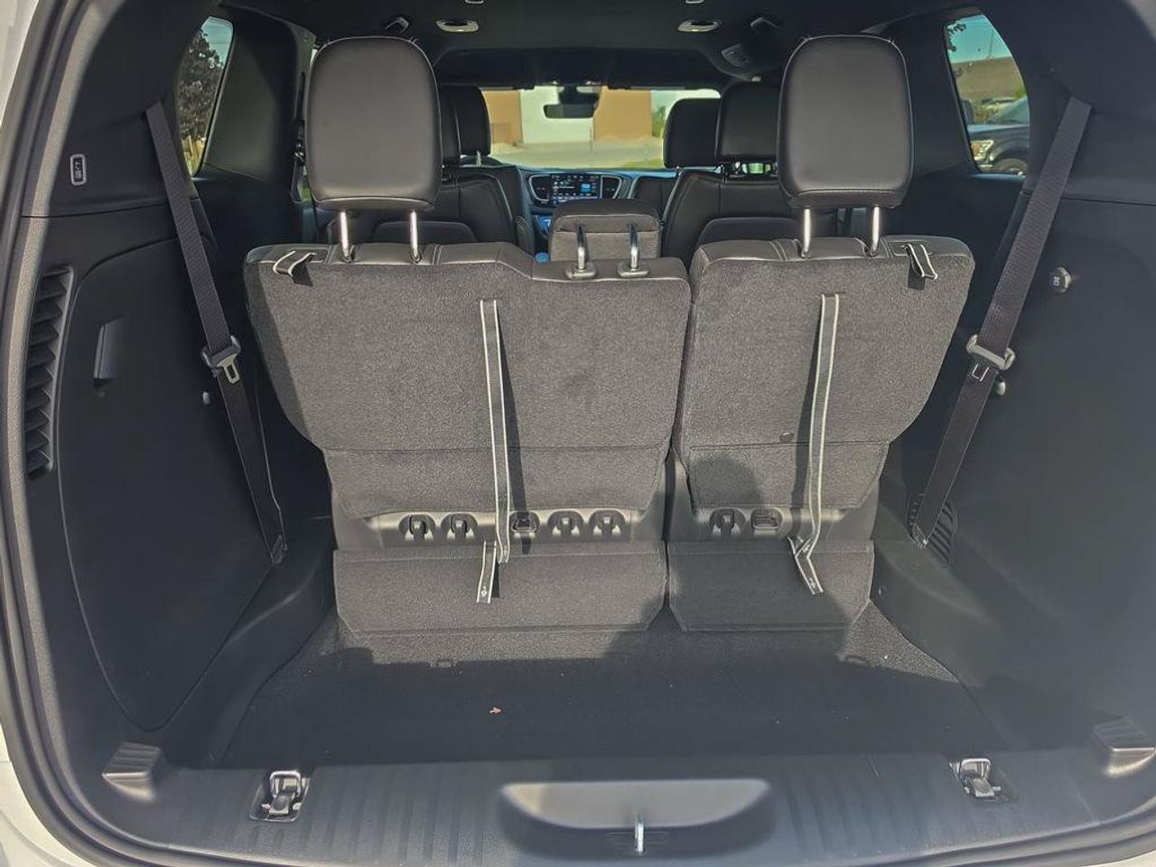 2027 Chrysler Grand Caravan SXT/POWER SLIDDING DOORS/ REMOTE START/HEATED SEATS AND STEERING WHEEL/ Photo