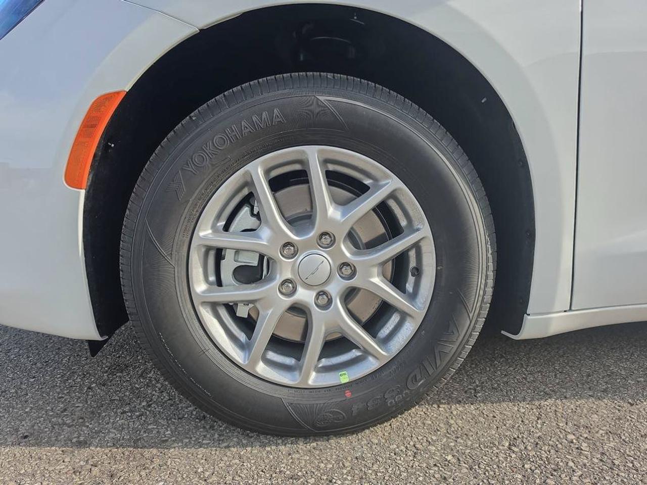 2027 Chrysler Grand Caravan SXT/POWER SLIDDING DOORS/ REMOTE START/HEATED SEATS AND STEERING WHEEL/ Photo