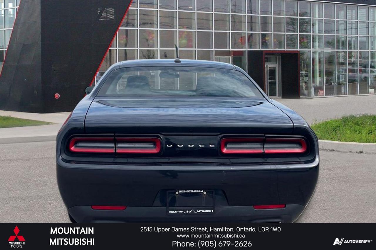 2017 Dodge Challenger SXT Photo