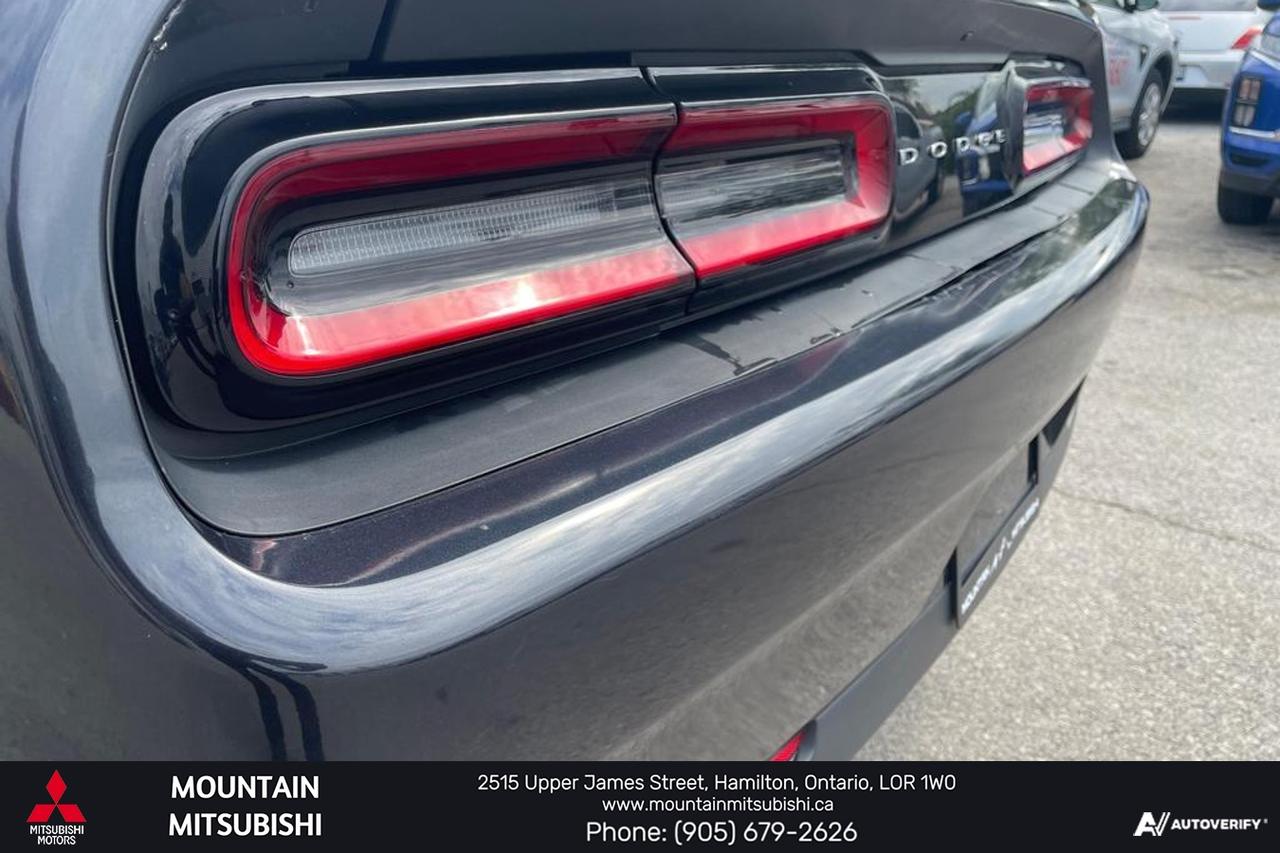 2017 Dodge Challenger SXT Photo