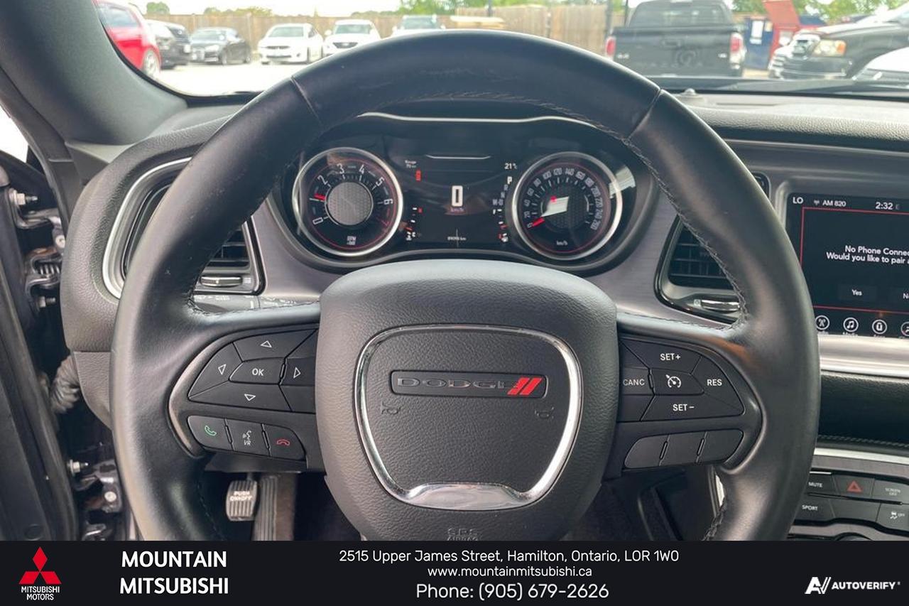 2017 Dodge Challenger SXT Photo