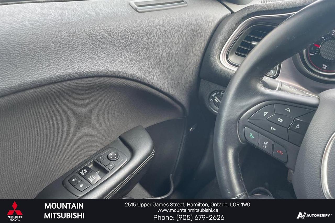 2017 Dodge Challenger SXT Photo