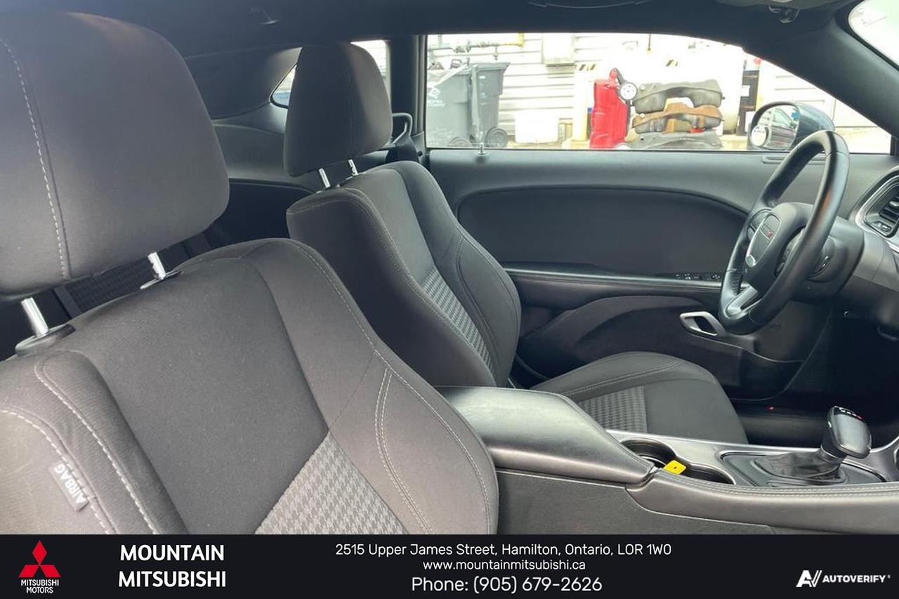 2017 Dodge Challenger SXT Photo