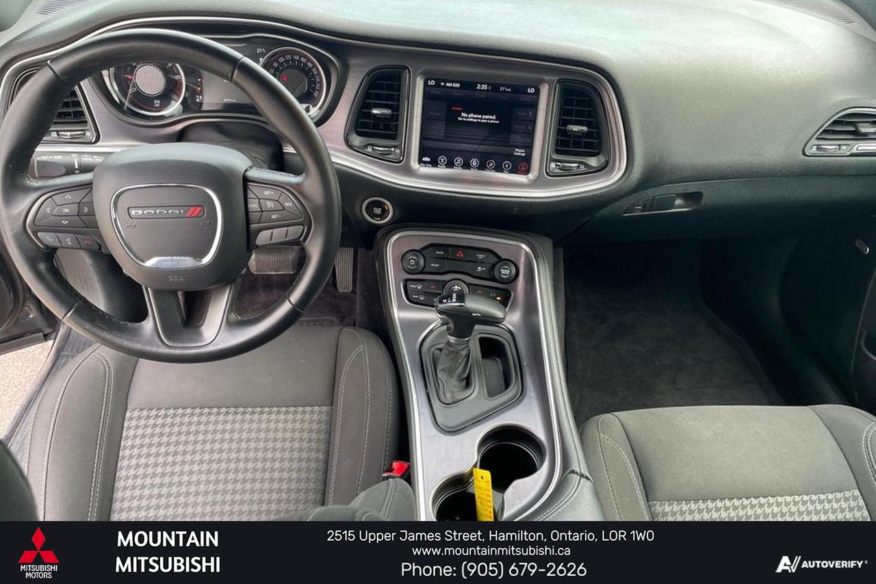 2017 Dodge Challenger SXT Photo