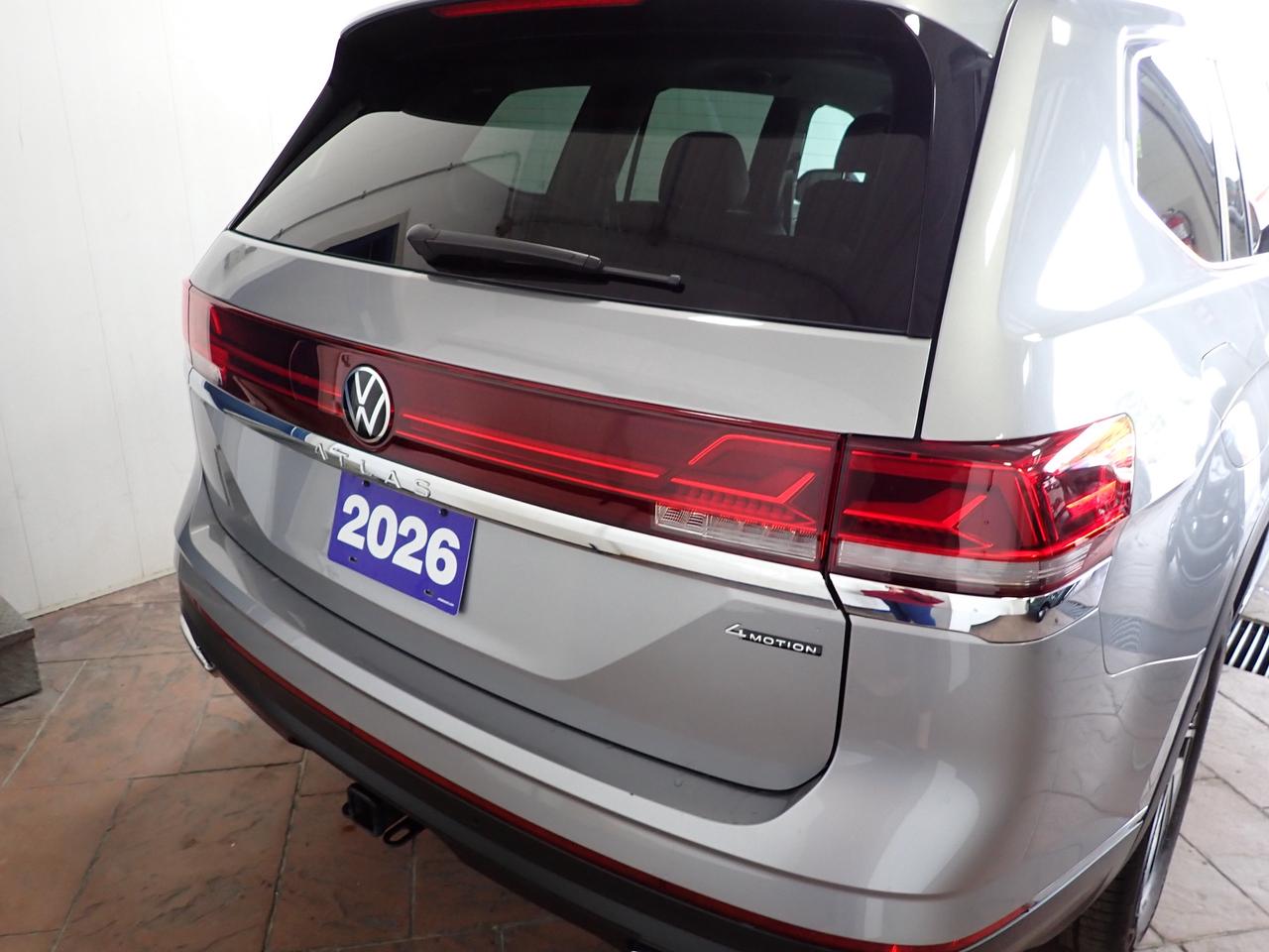 2026 Volkswagen Atlas Highline 4WD 6 PASS LEATHER NAVI SUNROOF Photo2