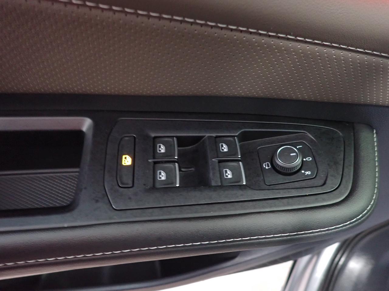 2026 Volkswagen Atlas Highline 4WD 6 PASS LEATHER NAVI SUNROOF Photo