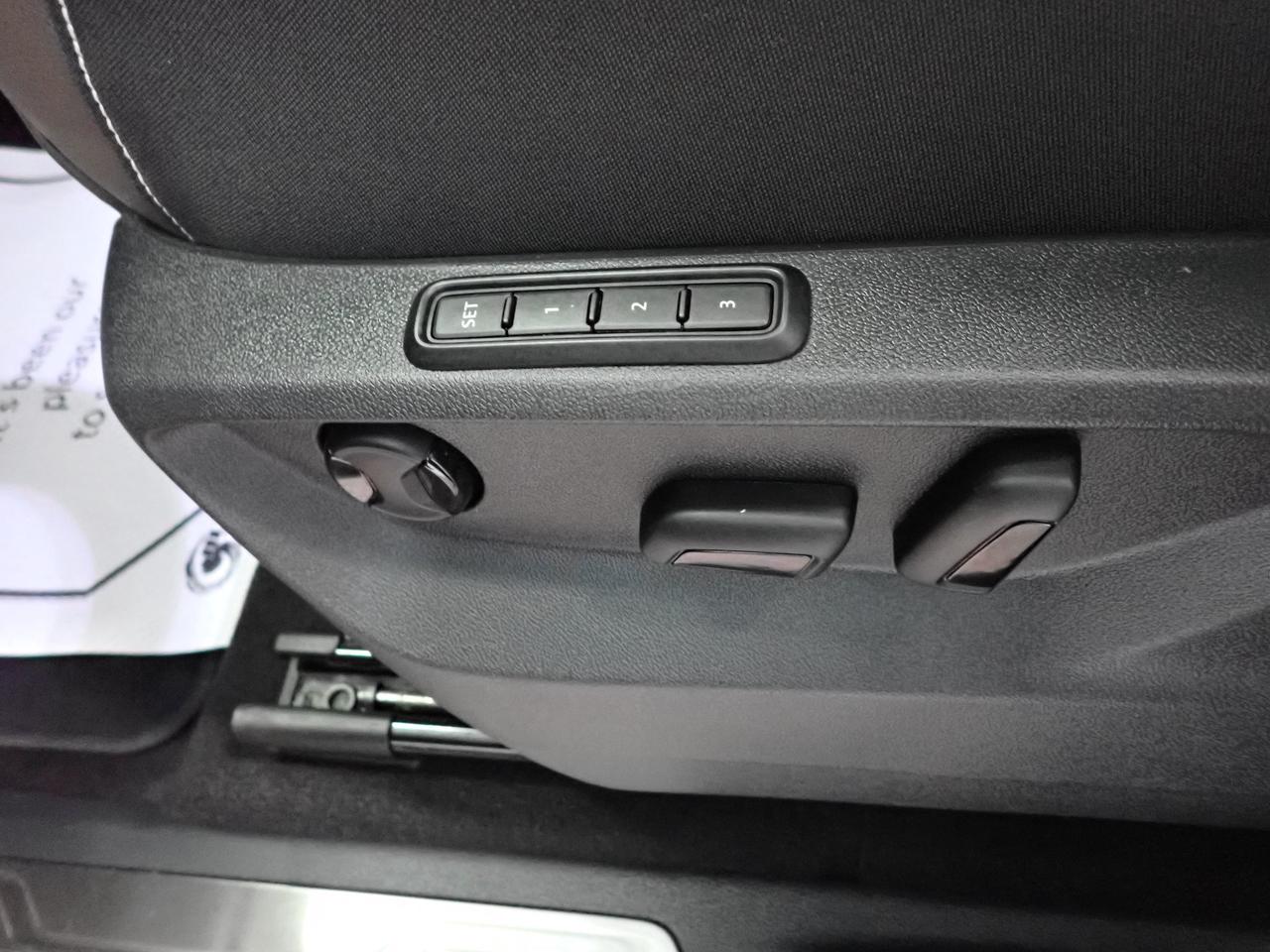 2026 Volkswagen Atlas Highline 4WD 6 PASS LEATHER NAVI SUNROOF Photo