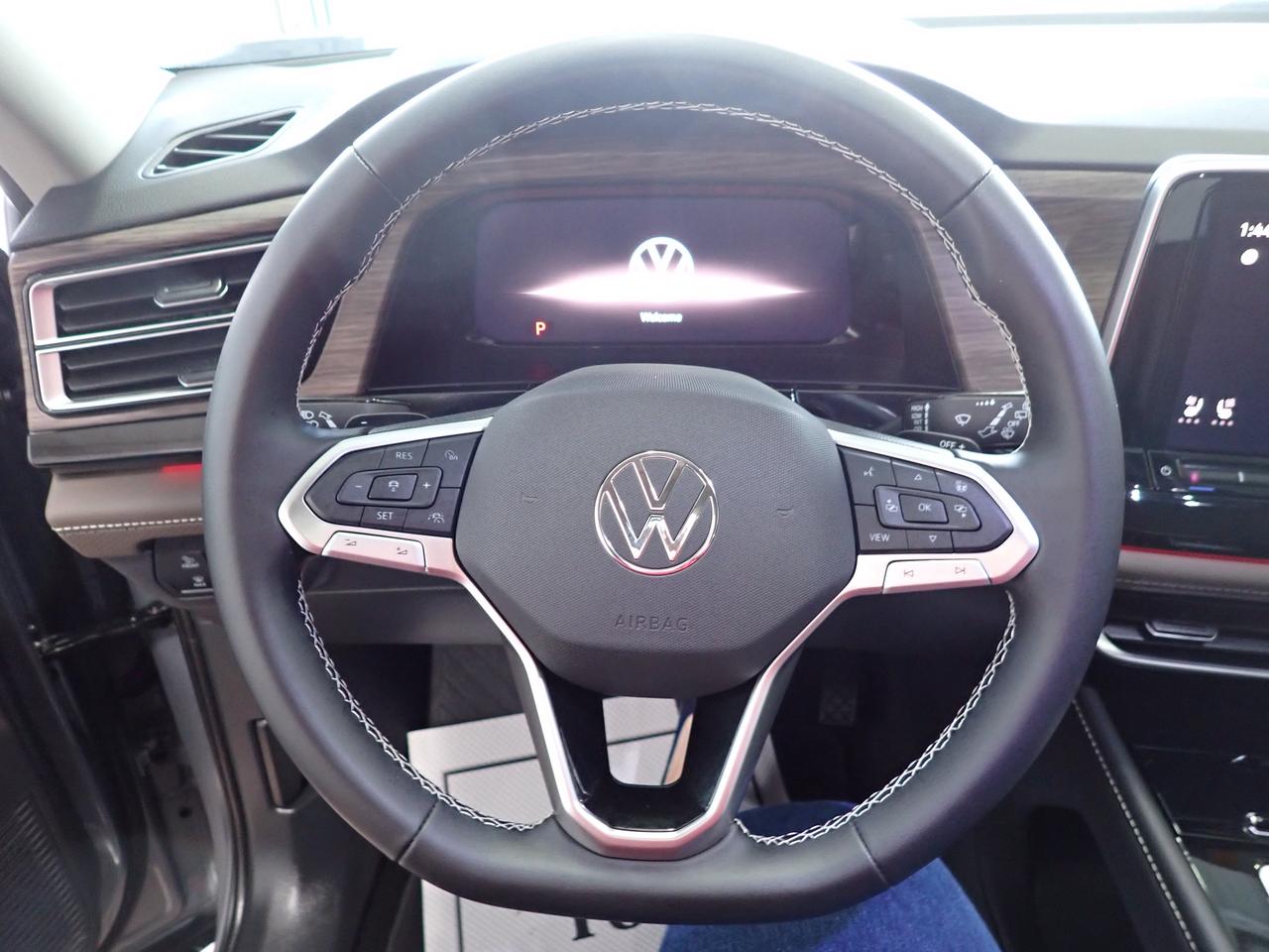 2026 Volkswagen Atlas Highline 4WD 6 PASS LEATHER NAVI SUNROOF Photo