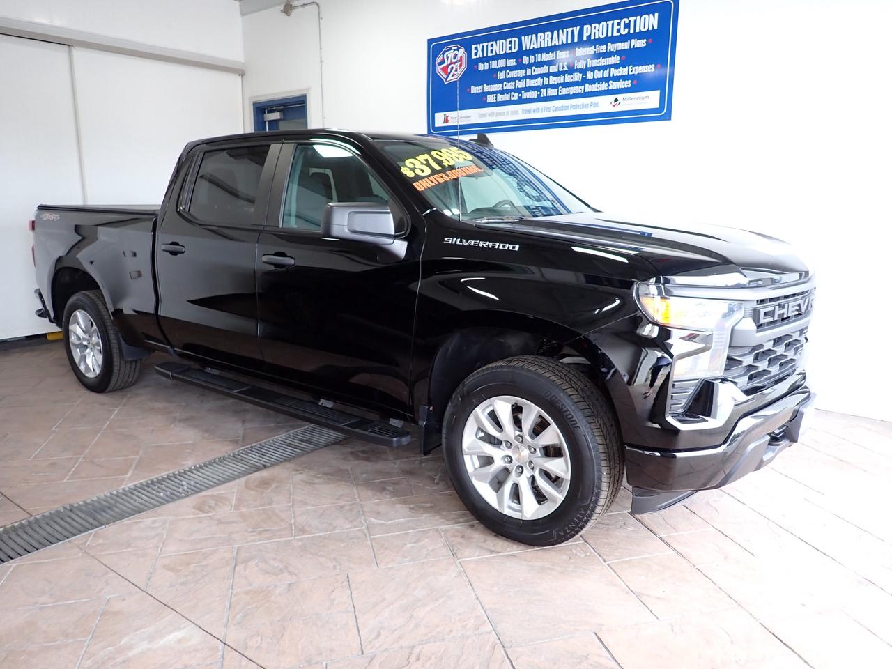 2023 Chevrolet Silverado 1500 Custom 4WD CREW CAB 6.5 BOX Photo