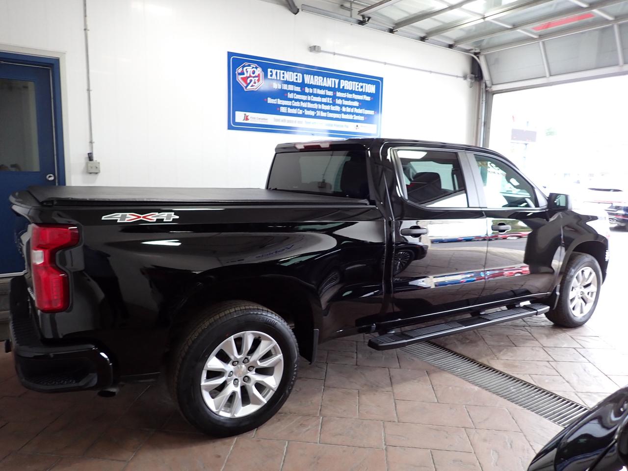 2023 Chevrolet Silverado 1500 Custom 4WD CREW CAB 6.5 BOX Photo1