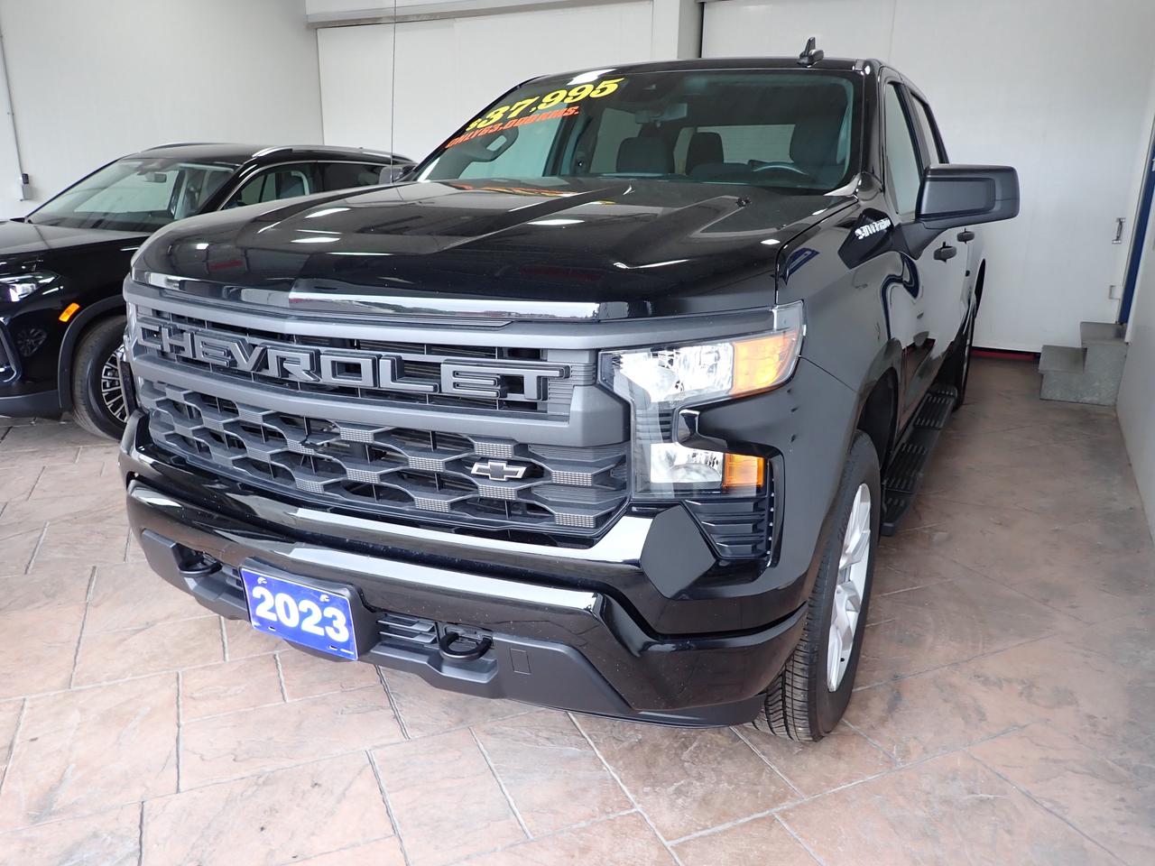 2023 Chevrolet Silverado 1500 Custom 4WD CREW CAB 6.5 BOX Photo