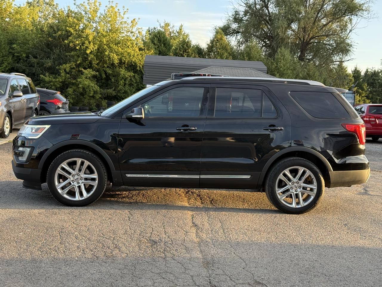 2017 Ford Explorer 4WD 4dr XLT Photo