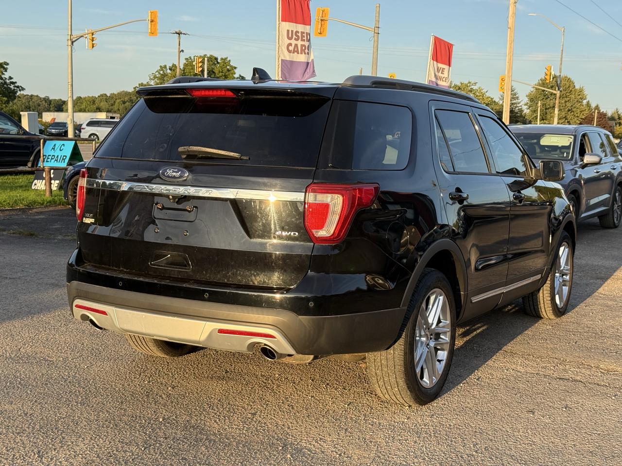2017 Ford Explorer 4WD 4dr XLT Photo