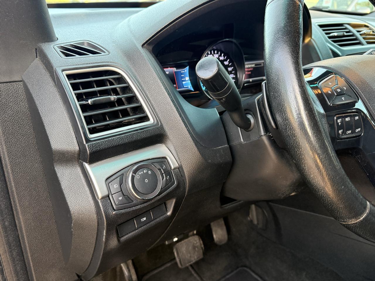 2017 Ford Explorer 4WD 4dr XLT Photo