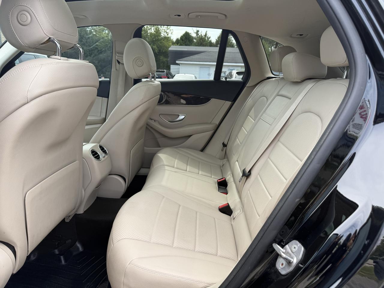 2019 Mercedes-Benz GLC-Class GLC 300 Photo