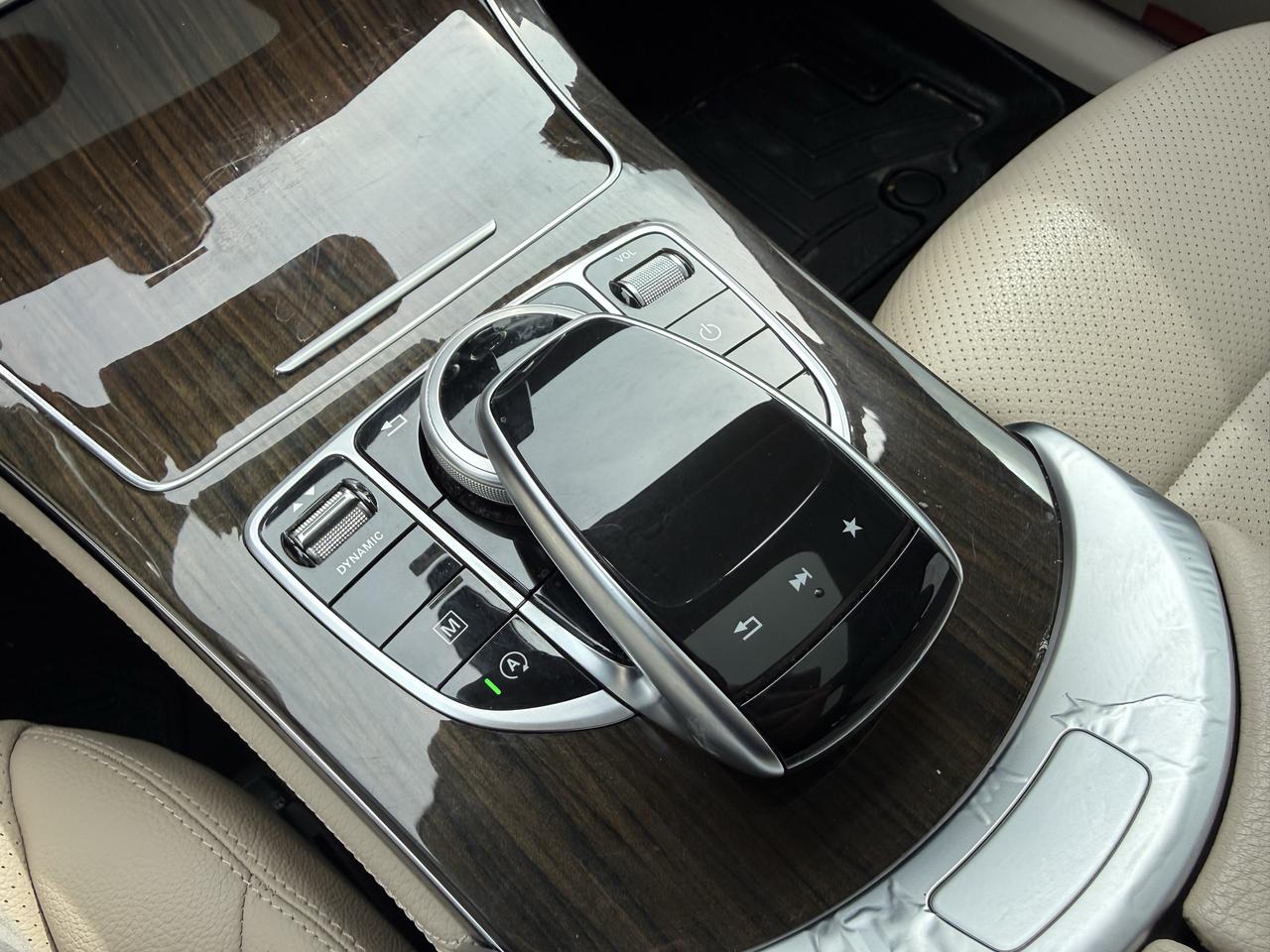 2019 Mercedes-Benz GLC-Class GLC 300 Photo