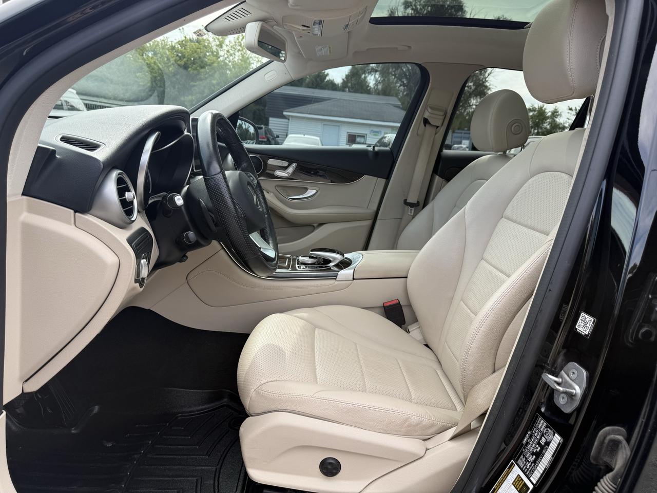 2019 Mercedes-Benz GLC-Class GLC 300 Photo