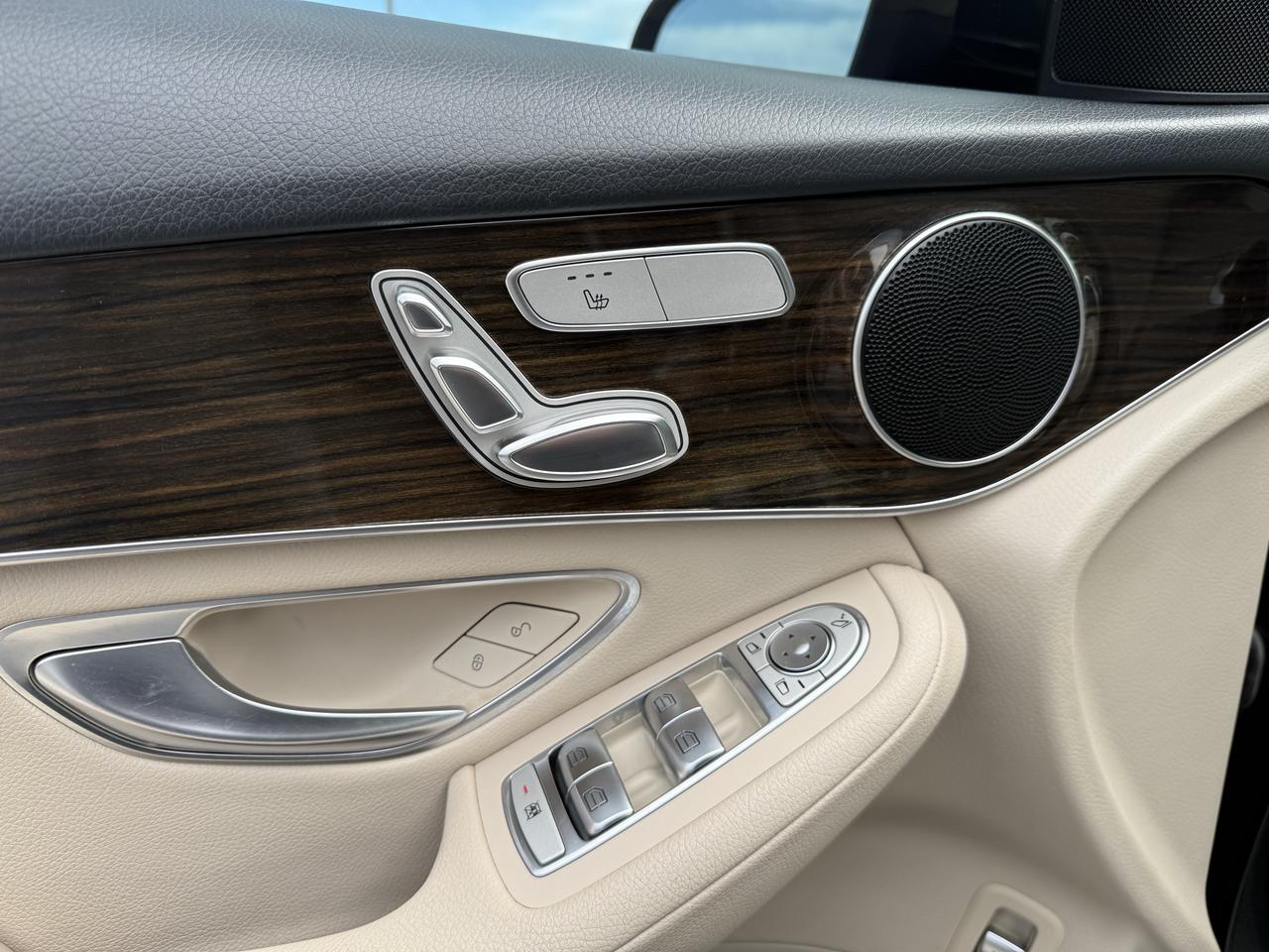 2019 Mercedes-Benz GLC-Class GLC 300 Photo