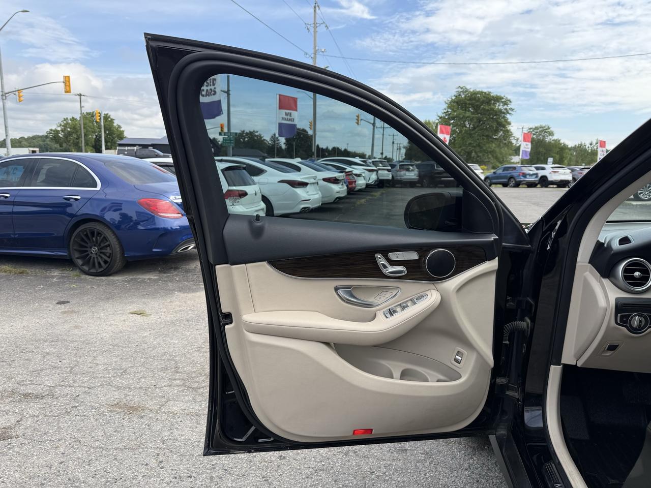 2019 Mercedes-Benz GLC-Class GLC 300 Photo