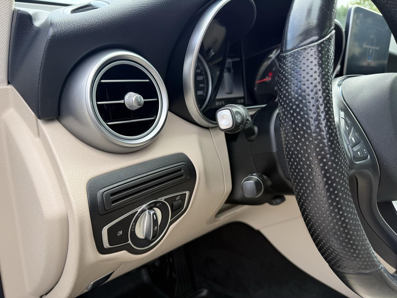 2019 Mercedes-Benz GLC-Class GLC 300 Photo