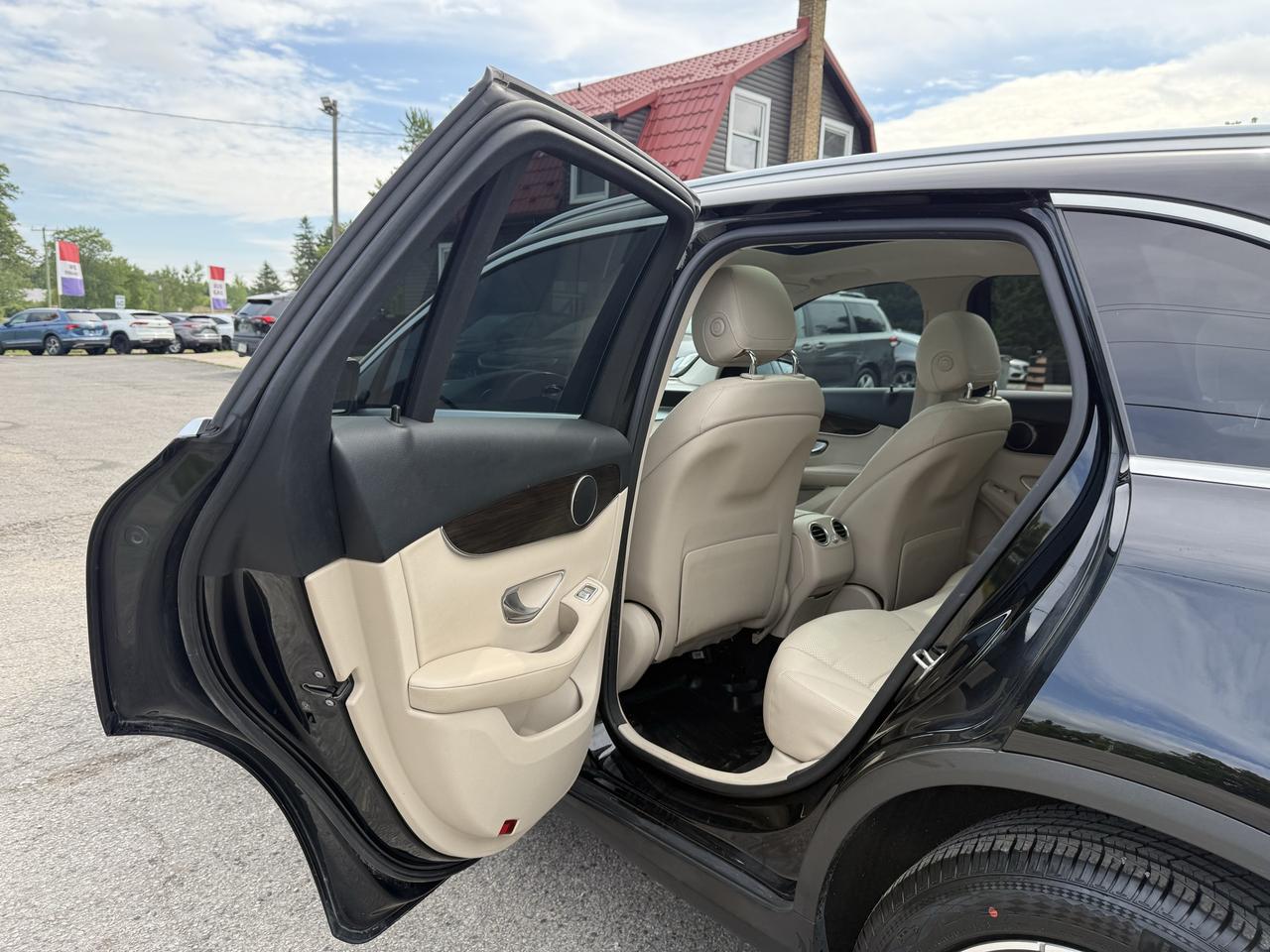 2019 Mercedes-Benz GLC-Class GLC 300 Photo