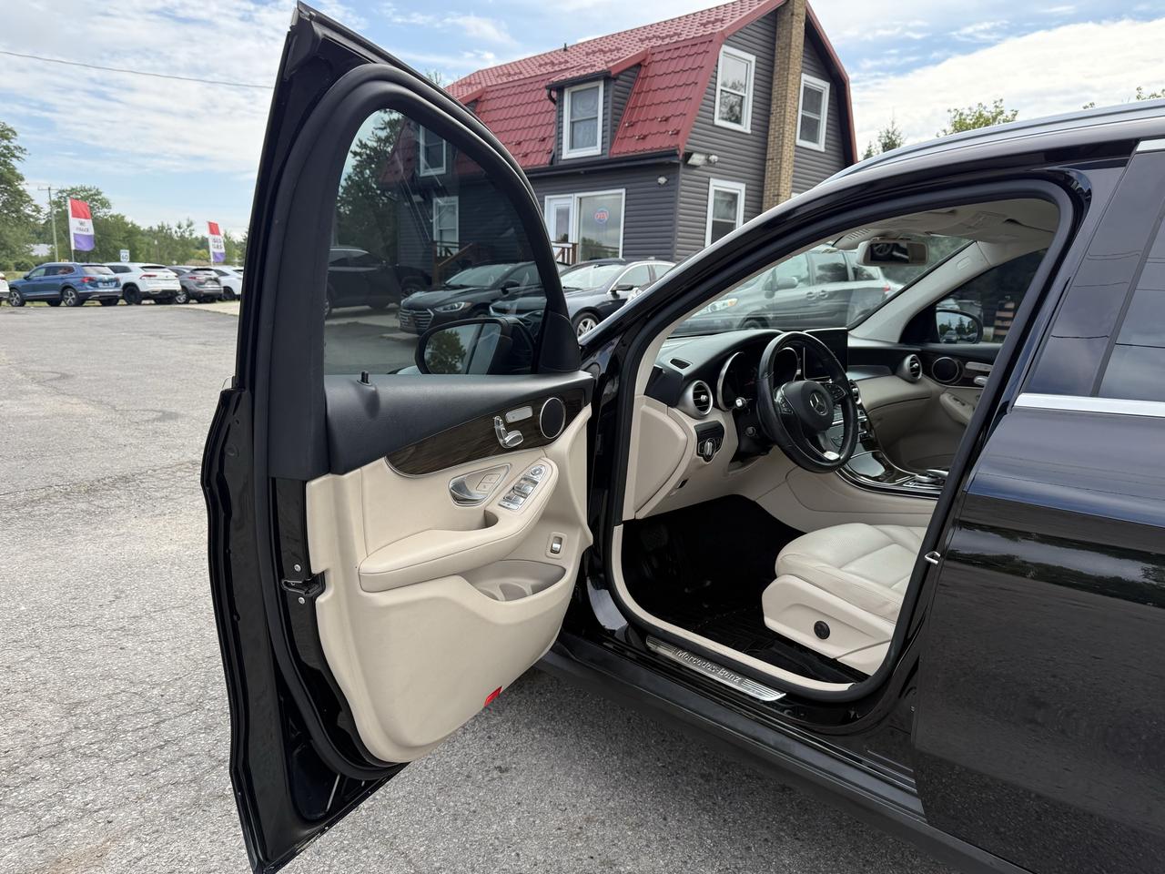 2019 Mercedes-Benz GLC-Class GLC 300 Photo