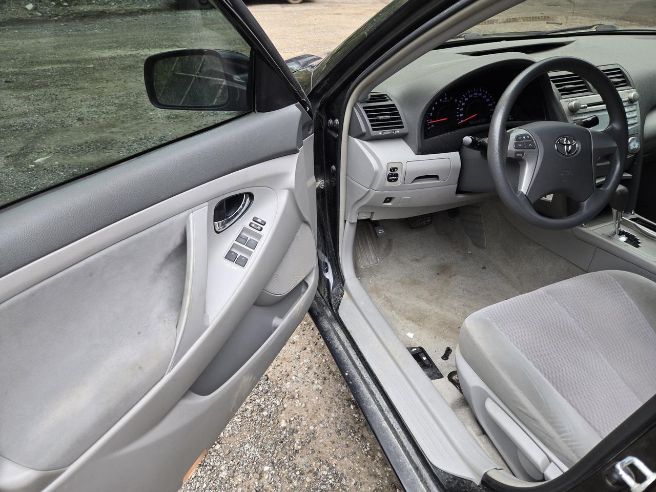 2010 Toyota Camry LE - Photo #10