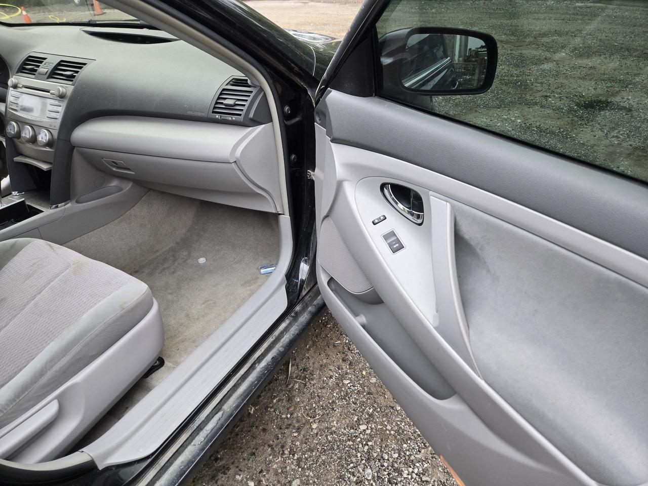 2010 Toyota Camry LE Photo
