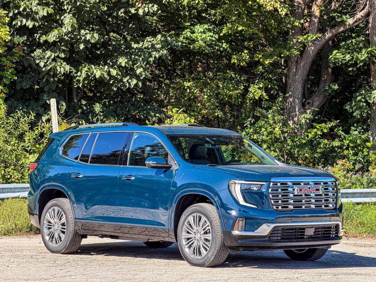 2027 GMC Acadia Denali Photo3