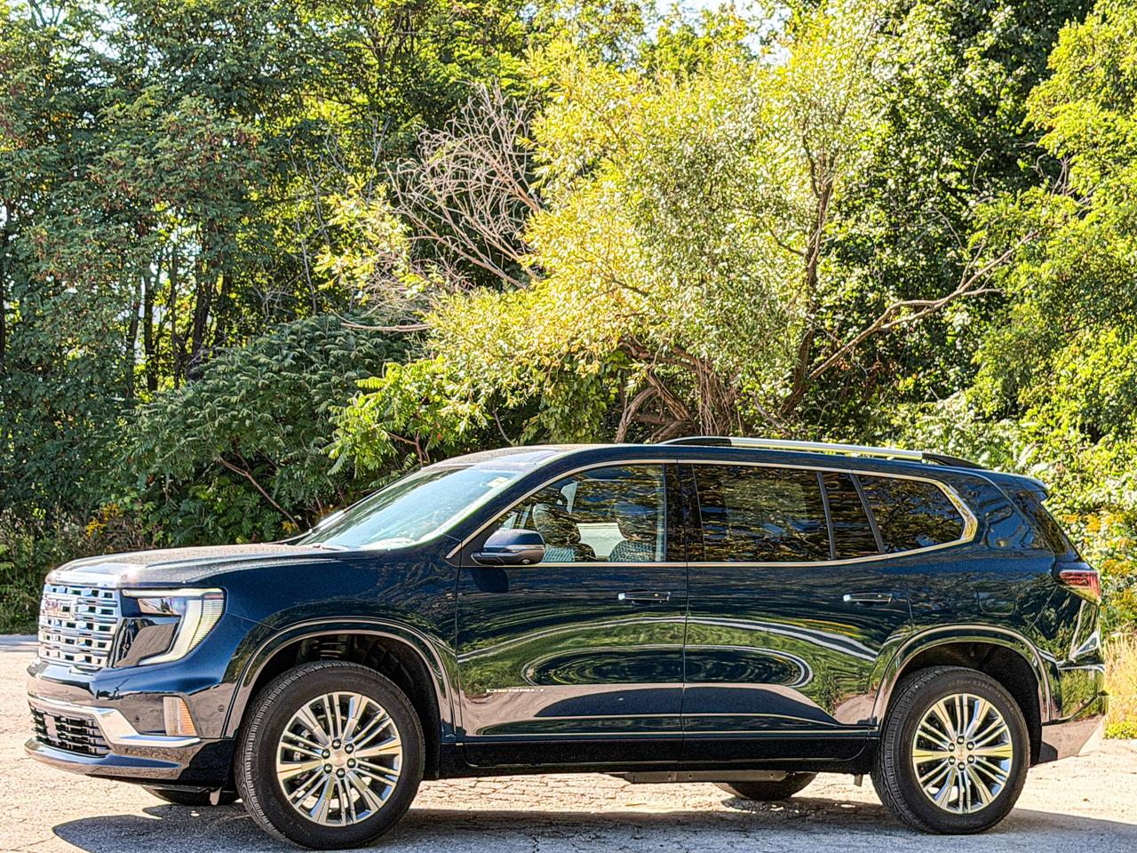 2027 GMC Acadia Denali Photo