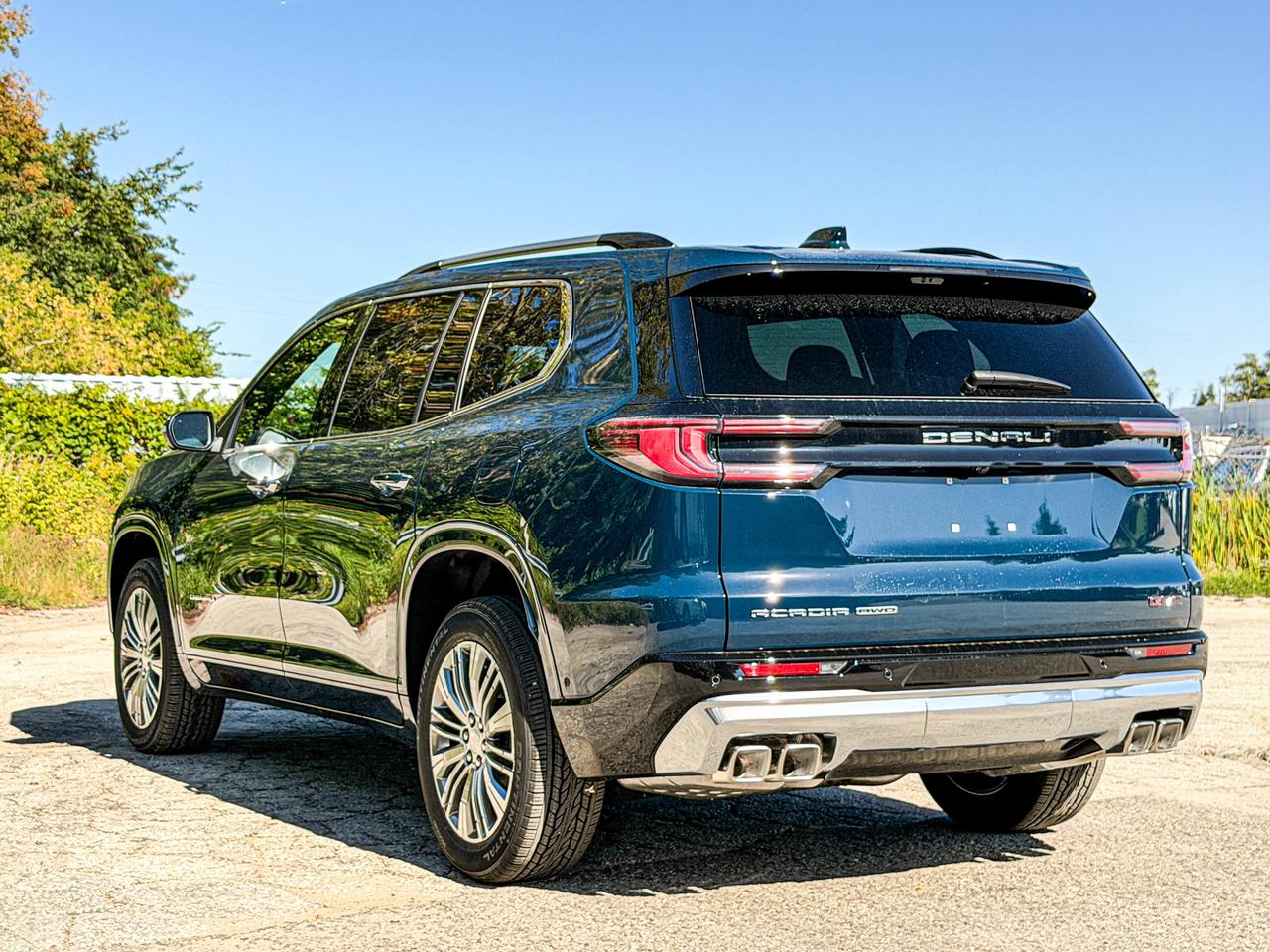 2027 GMC Acadia Denali Photo