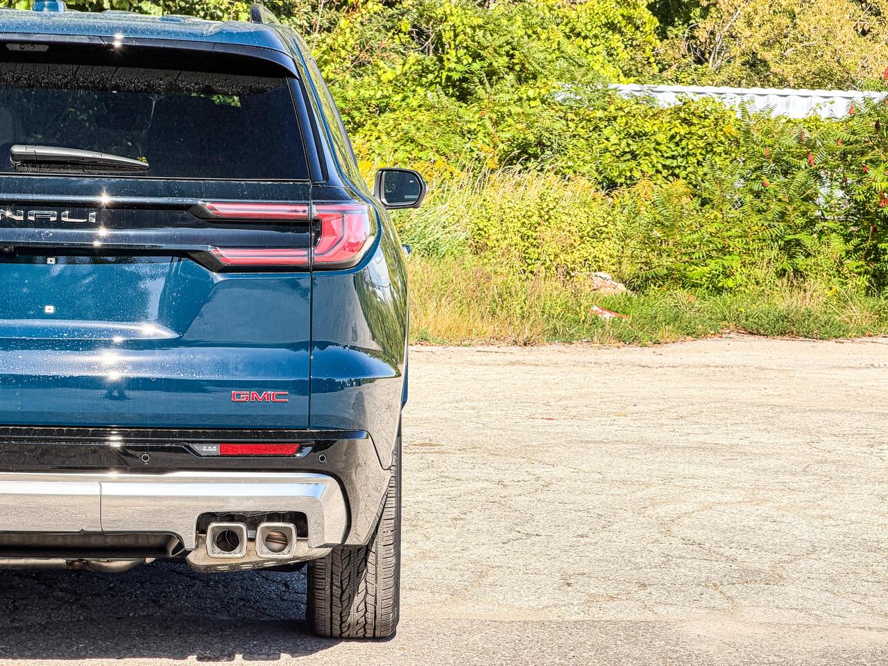 2027 GMC Acadia Denali Photo