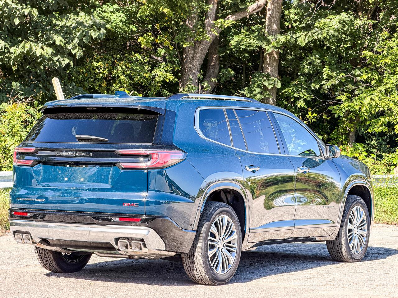 2027 GMC Acadia Denali Photo