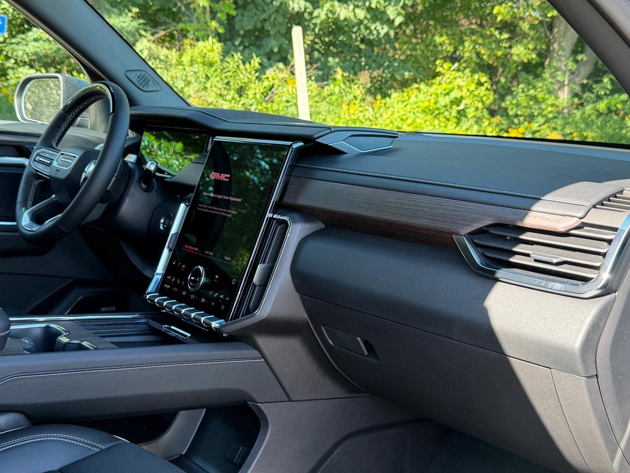 2027 GMC Acadia Denali Photo