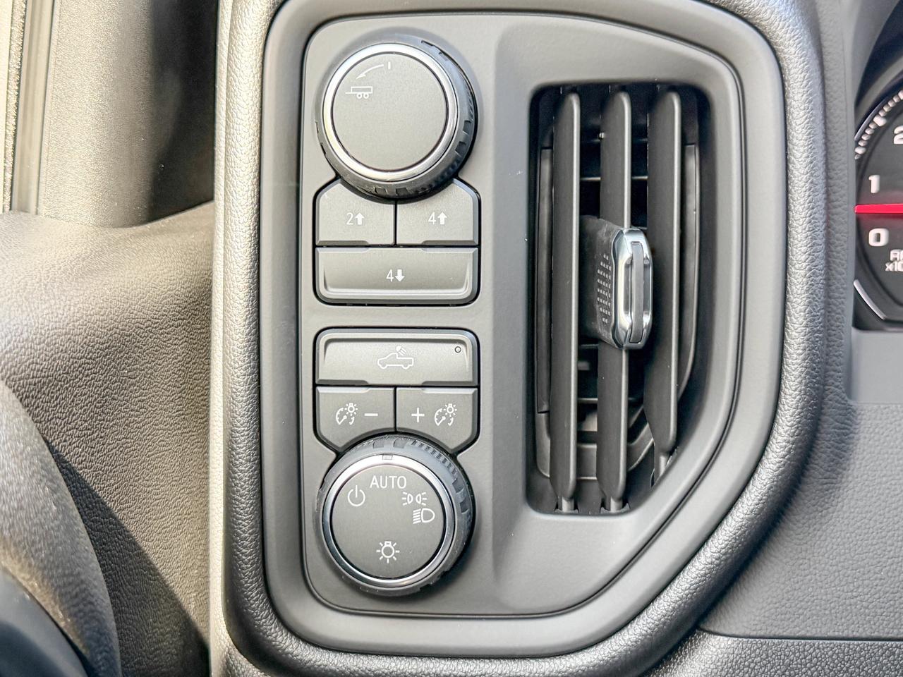 2026 Chevrolet SILVERADO 2500HD Work Truck Photo