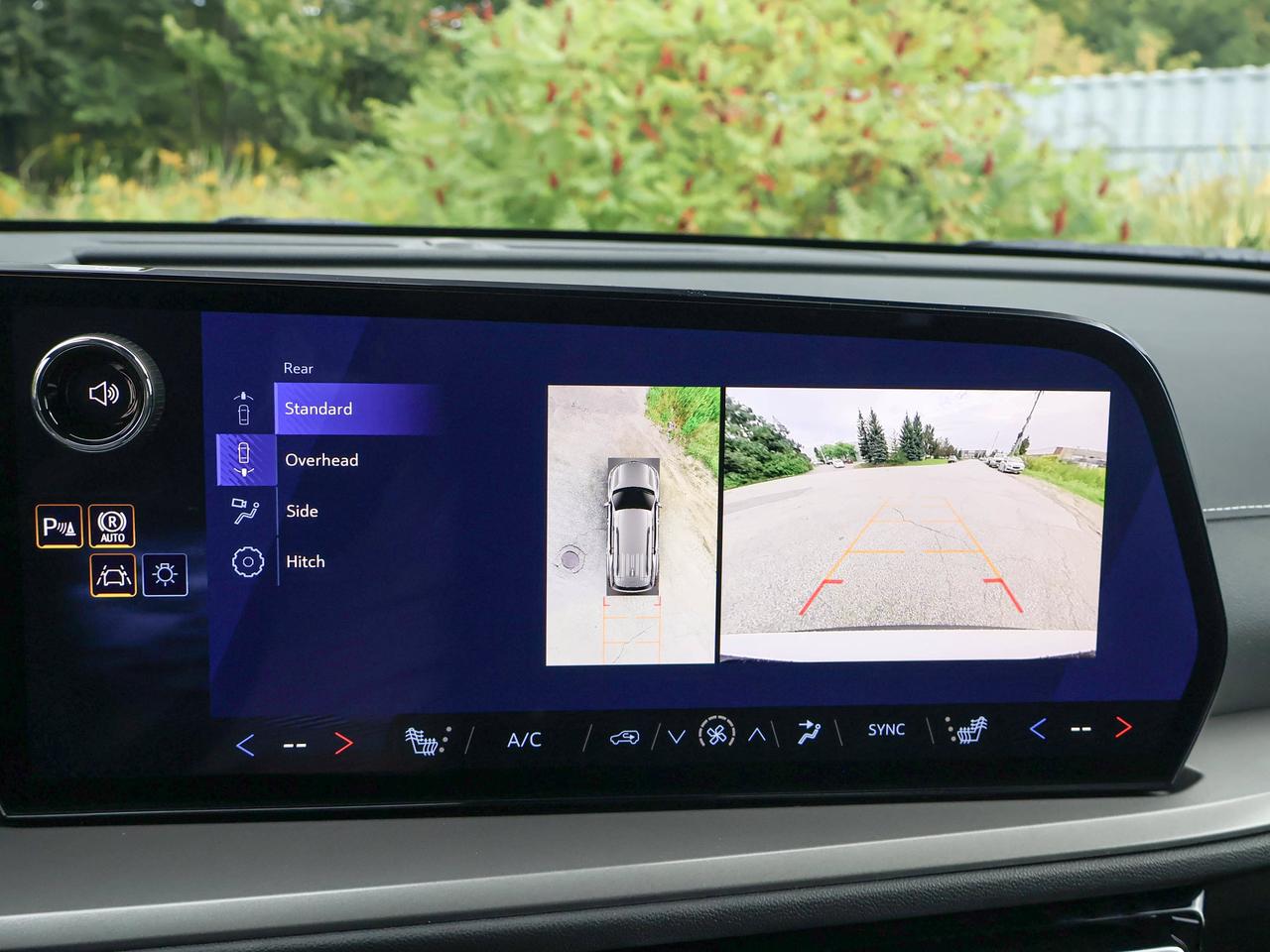 2027 Chevrolet Traverse LT Photo
