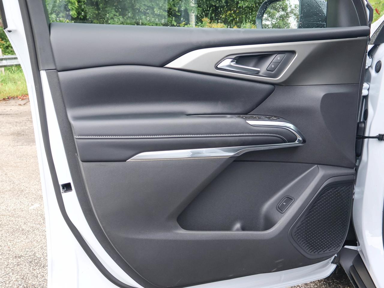 2027 Chevrolet Traverse LT Photo